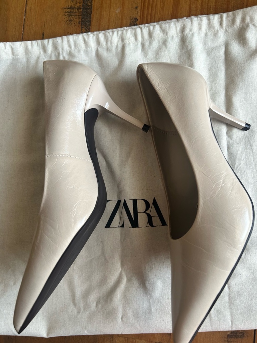ZARA Women's leather Pointed Toe Pumps in Pale Beige - Picture 2 of 8